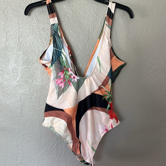 Women’s One Piece Swimsuit, Tropical, Medium, NWT - Picture 4 of 7